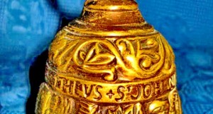 6219-Clopot Poarta bronz masiv marcat Marcus Theus Johannes.