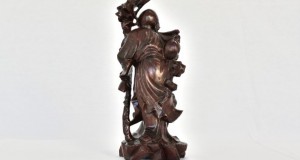 Statueta Intelept cu piersica  018586